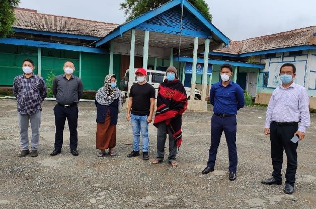 The elderly couple who recoverd from COVID-19 in District Hospital, Phek were discharged in the presence of the DC Phek and SP Phek on August 8.